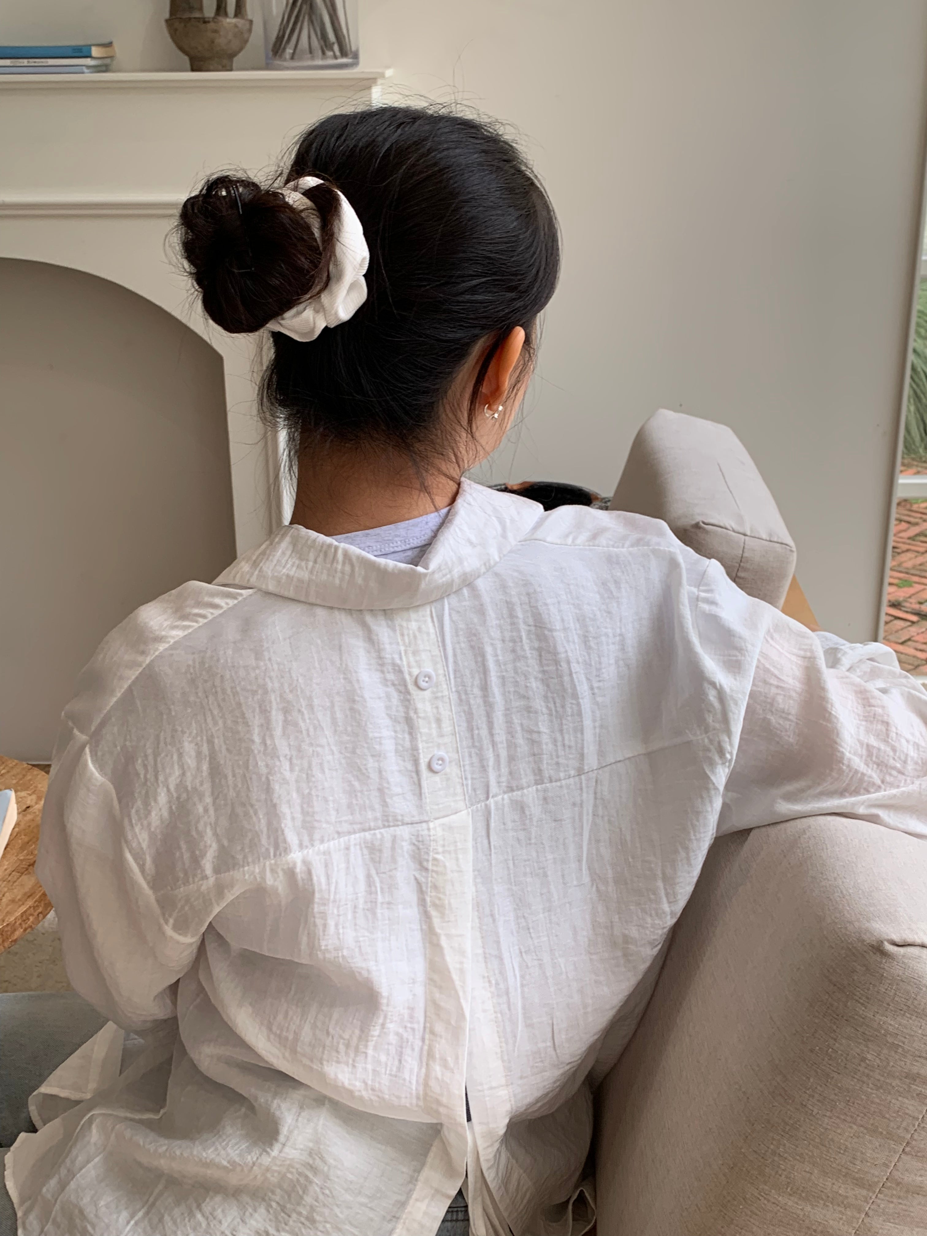 Sheer Back-Slit Shirt / Transparentes Hemd mit Rückenschlitz