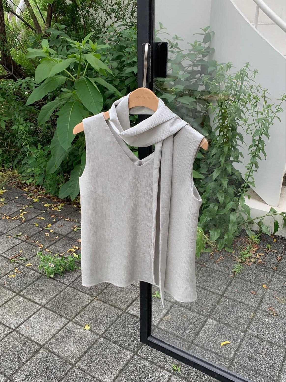 Tie Sleeveless Blouse