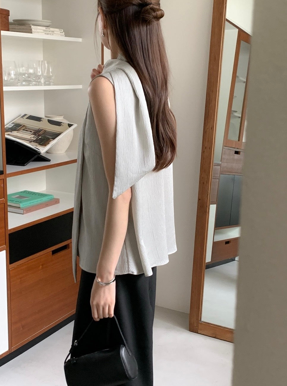 Tie Sleeveless Blouse
