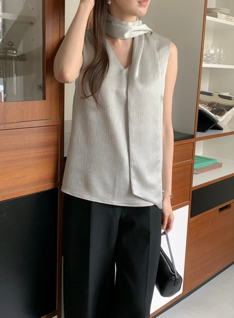 Tie Sleeveless Blouse